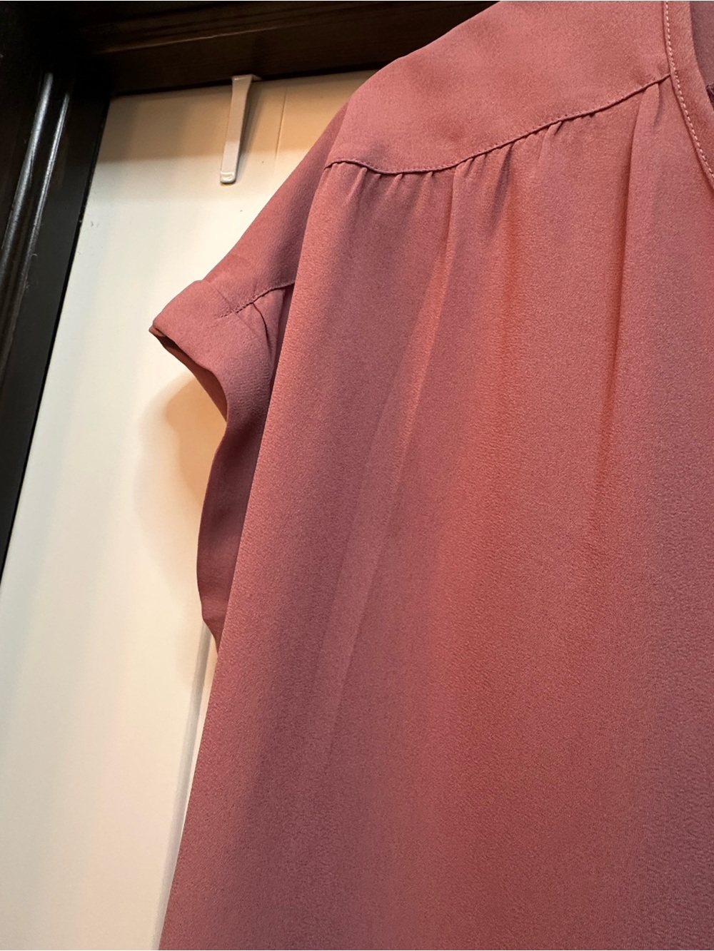LOFT Dusty Rose V-Neck Cap Sleeve Blouse - Picture 3 of 3